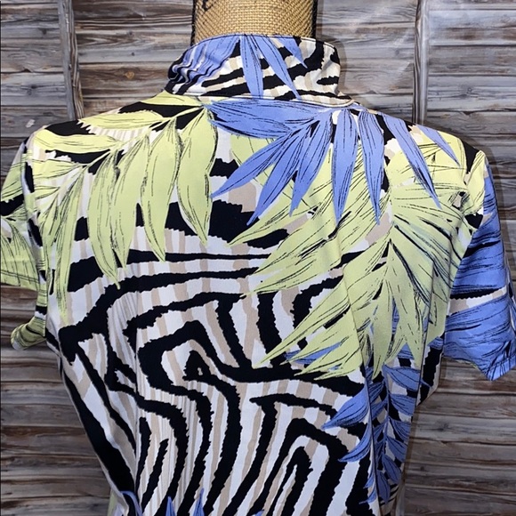 Chico’s Top.           A807 - Picture 4 of 5